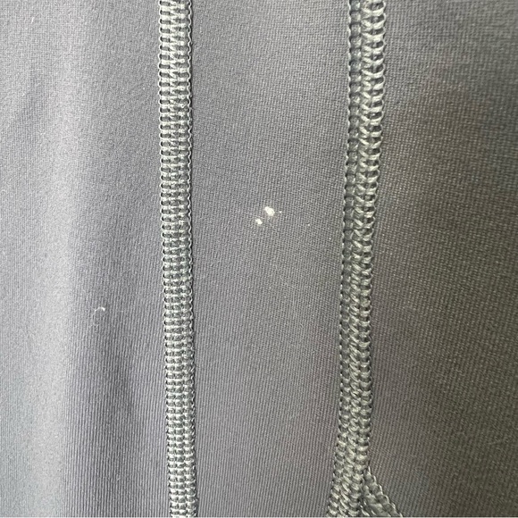 Victoria's Secret Sport Grey Capri Leggings Size Medium - Picture 5 of 8